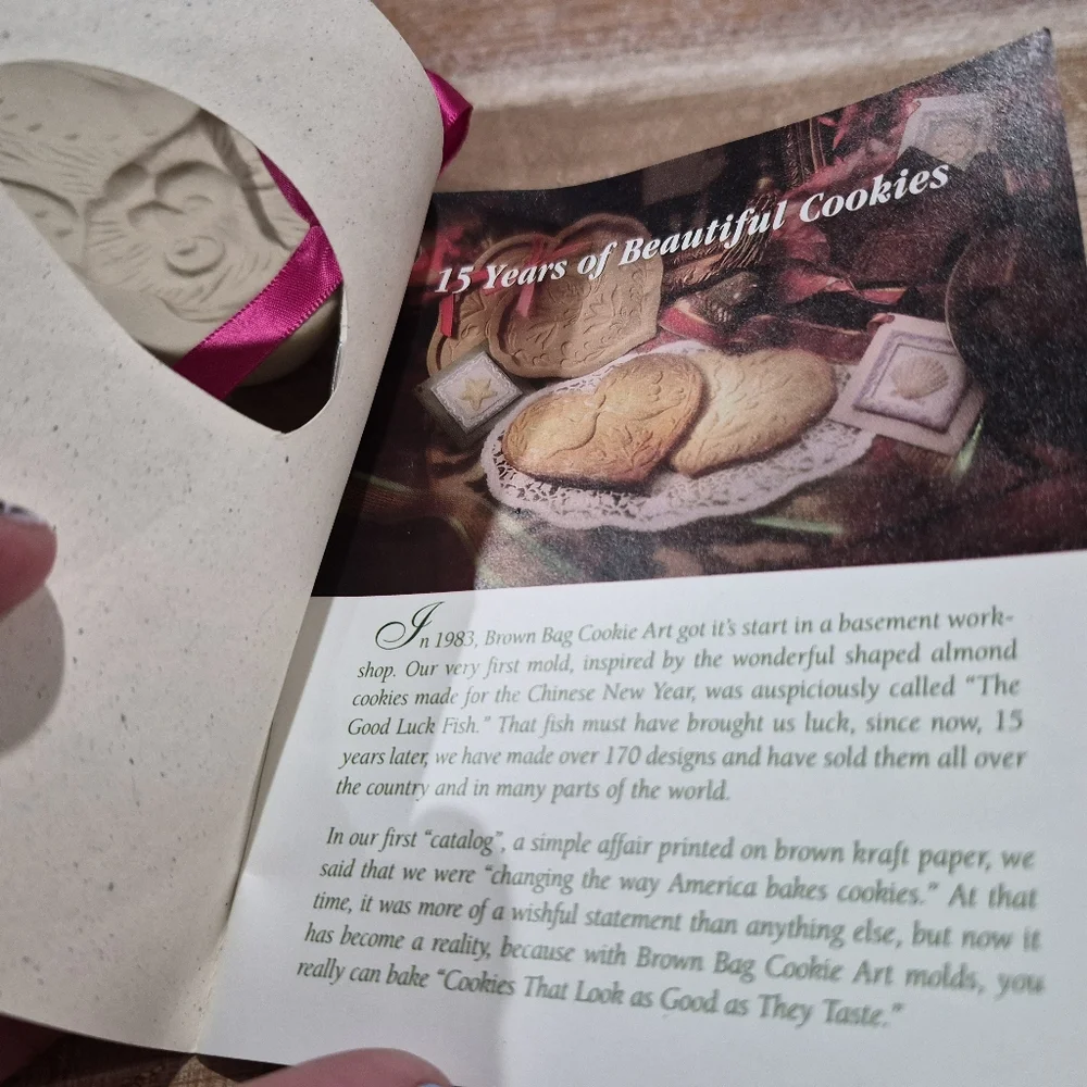 Vintage Brown Bag Cookie Art Stoneware 1984Teddy Bear Cookie Mold with Recipes